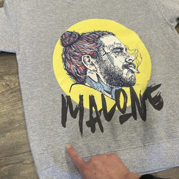 Post Malone Graphic Print Crewneck Sweatshirt Gray Men Size Small Gildan - Picture 9 of 9